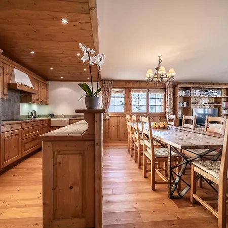 Apartament Ayous - By Emerald *