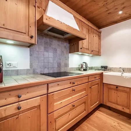 Ayous - By Emerald Apartament *