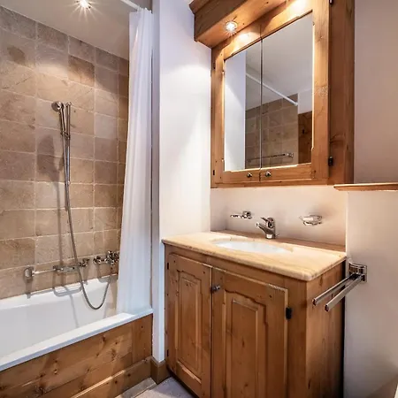 Ayous - By Emerald Apartament