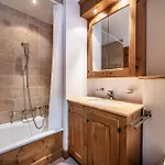 Ayous - By Emerald Apartament